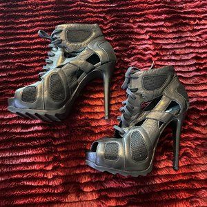 GUESS leather feminine combat black heel booties. Size 5.5